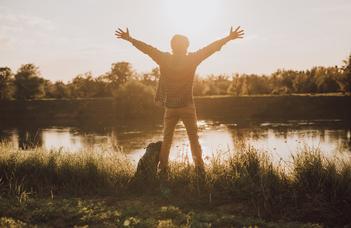 un homme heureux d'être libre un homme heureux d'être libre